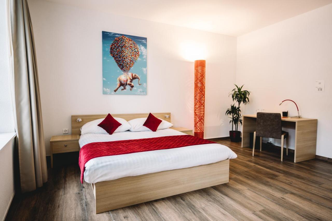 Hotel-Restaurant La Croix D'Or Ballaigues المظهر الخارجي الصورة